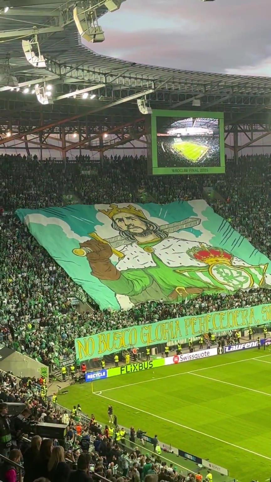 沖擊獎杯！貝蒂斯球迷這巨型Tifo太有氣勢了